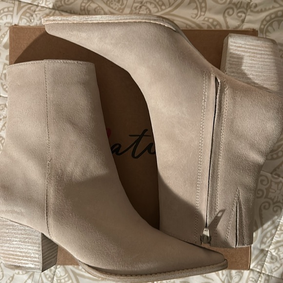 ❌️SOLD❌️Matisse Caty Boots Ecru Suede Block Heel Western Inside Zipper NIB - Picture 8 of 14
